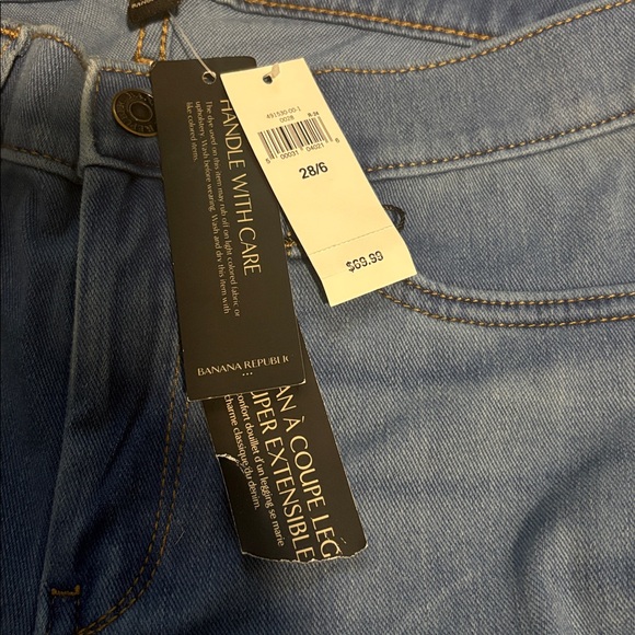 Banana Republic • Super Stretch Legging Fit Jean - Picture 5 of 8